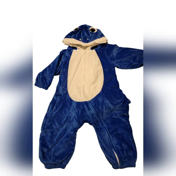 Shark Family Costumes. BABY & GREY - adult sm, MOM-18-14 mo, DAD-12-18mo - Picture 6 of 8